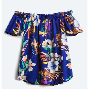 Callisa Off the Shoulder Blouse size medium